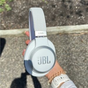 JBL Live 660 NC Wireless Over Ear Noise Canceling Heaphones BRAND NEW